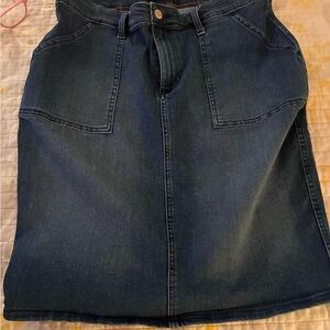 Ladies blue jean Lee skirt relaxed, fit stretchy
